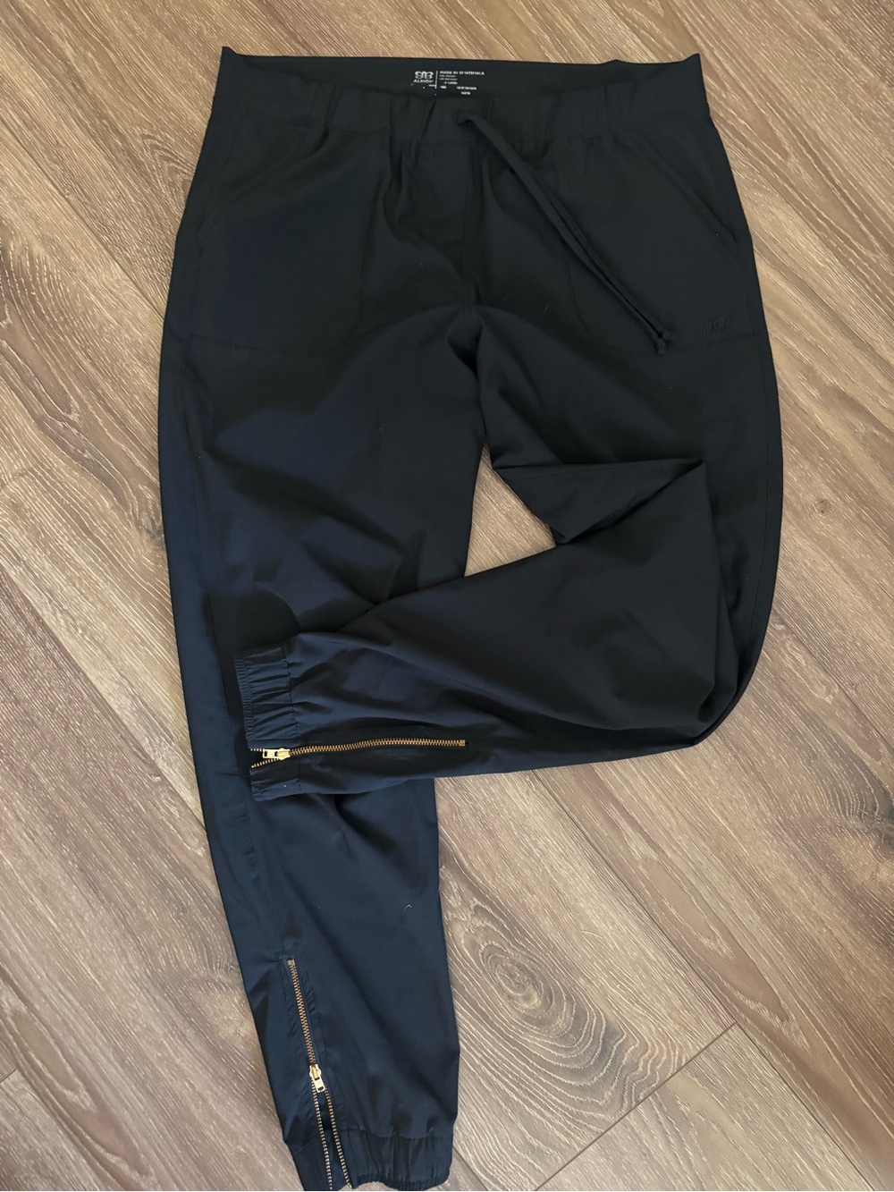 Albion fit women’s Black jet setter Jogger Pants with Zipper Ankles M
